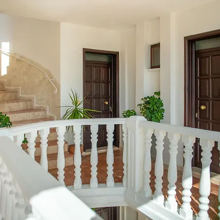 Отель Akvilla House
