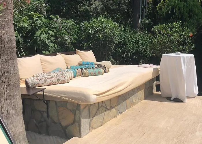 מלון Akvilla House *